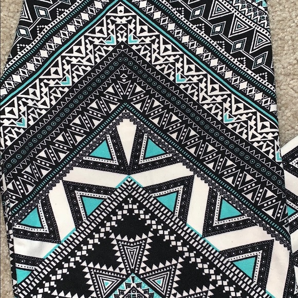 Leggings NWOT in Geometrical Pattern - Picture 5 of 7